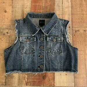 Highway jeans womens cropped sleeveless cropped denim jacket in cheetah print -L